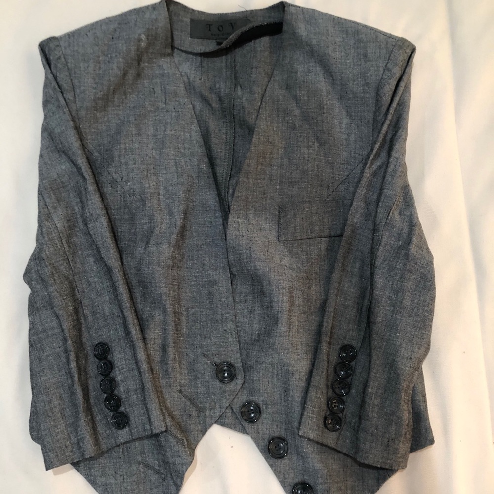 cropped bold shoulder jacket